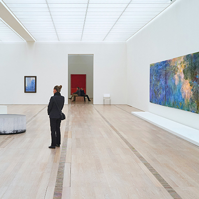 gallery assistant